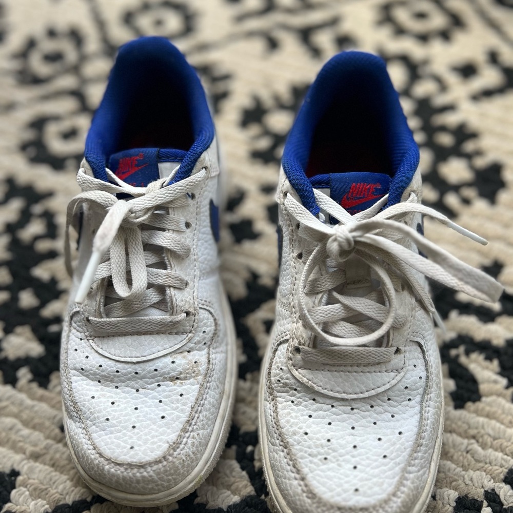 kid’s NIKE shoe